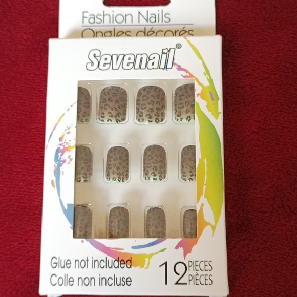 Sevenail 12 piece black leopard print glue not included - Picture 3 of 12